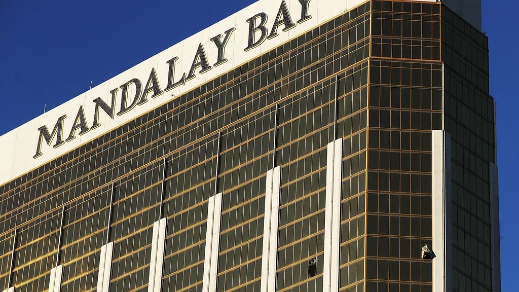 Stephen Paddock tulitti Mandalay hotellin sviitistä konserttia. Tulituksessa kuoli 58 ihmistä.