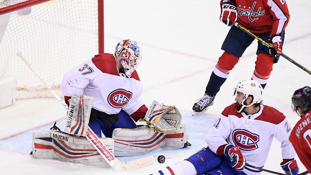 Antti Niemi oli kelpo torjuntavireessä Washingtonia vastaan.