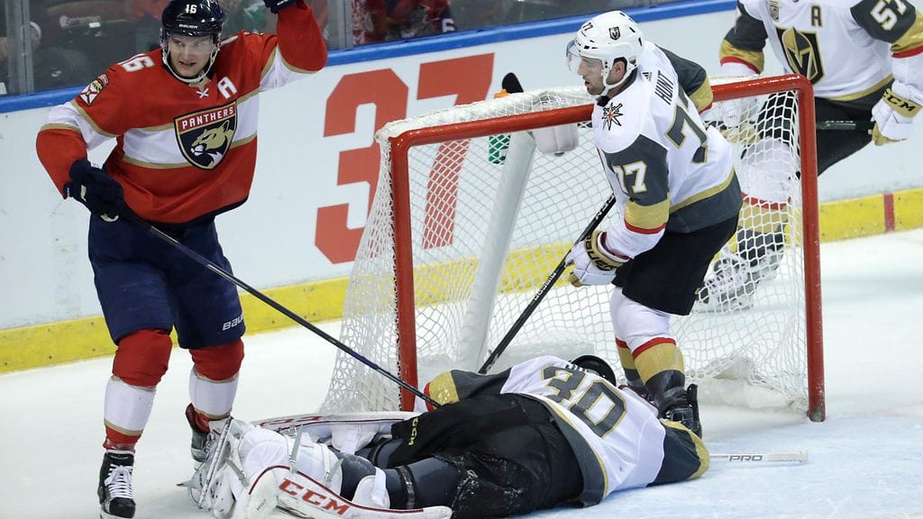 Aleksander Barkov juhli alivoimalla iskemäänsä 2–1-maalia Vegas Golden Knightsia vastaan.