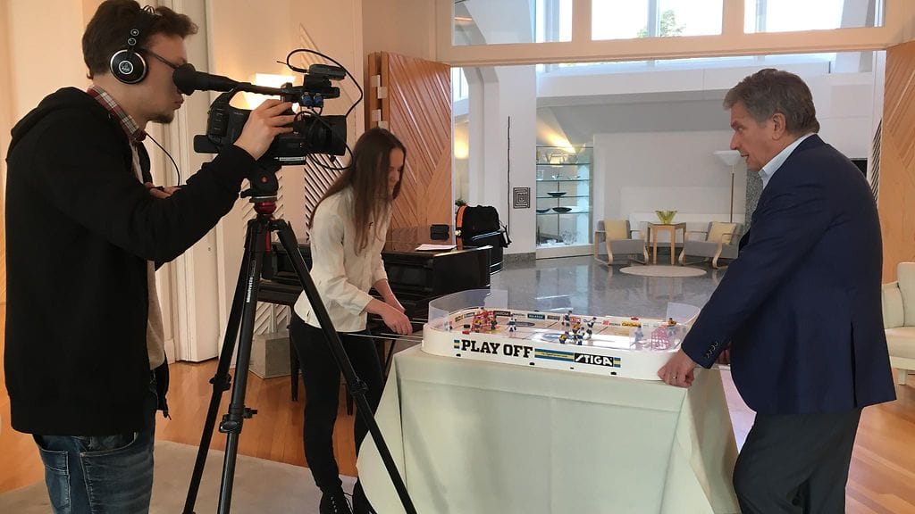 Niinistö Nuorten ääni -toimituksen tentattavana.