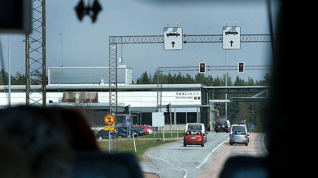 Vaalimaan rajanylityspaikalla jäi viime viikolla kiinni kaksi henkilöä, jotka pyrkivät rajan yli väärennetyillä matkustusasiakirjoilla.