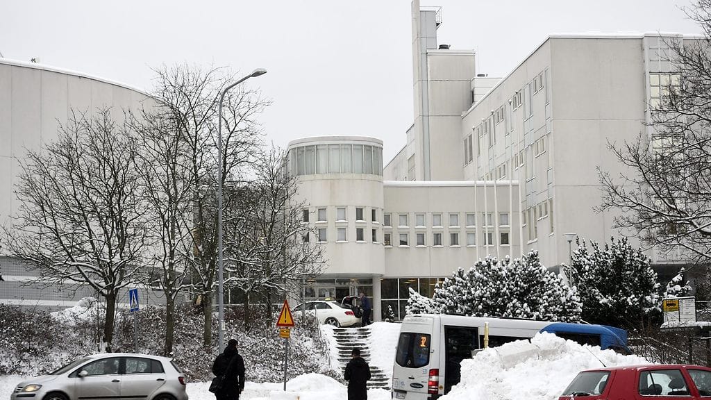 Valkea talo Pohjois-Haagassa Helsingissä perjantaina 19. tammikuuta 2018. Valkea talo on kuulojärjestöjen monitoimitalo, ja siellä toimii mm. Kuurojen liitto ja Kuurojen kansanopisto. Talossa toimii myös Humanistinen ammattikorkeakoulu Humak, jossa koulutetaan mm. viittomakielen tulkkeja.