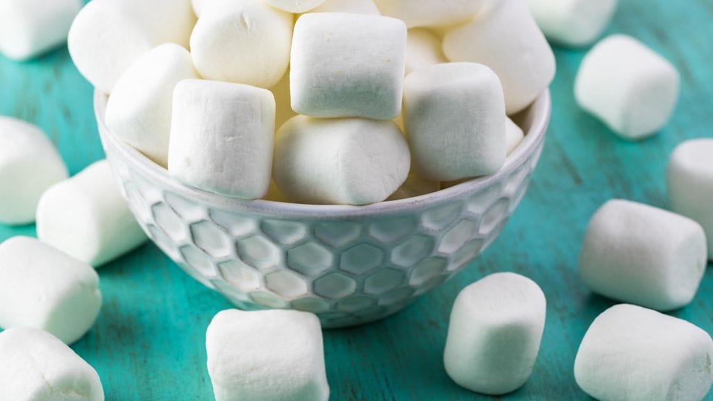 Unkarilaistaiteilija Dudolf piilotti kuva-arvoitukseen vaahtokarkin. Löydätkö sen? Kuvituskuva.