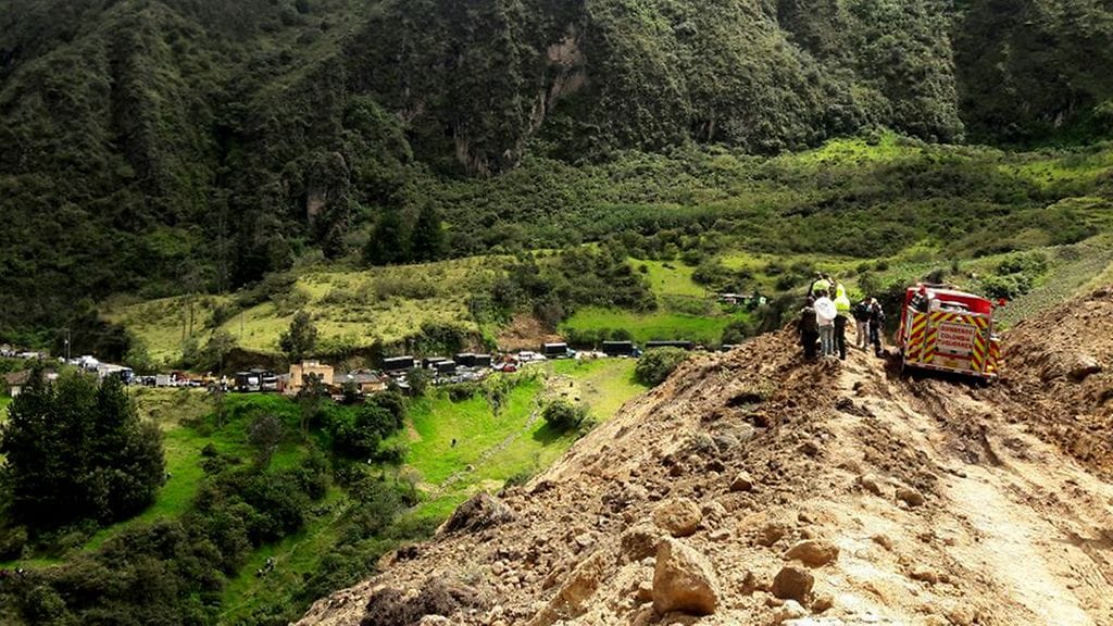 Pelastajat etsivät maanvyöryn uhreja Kolumbiassa.