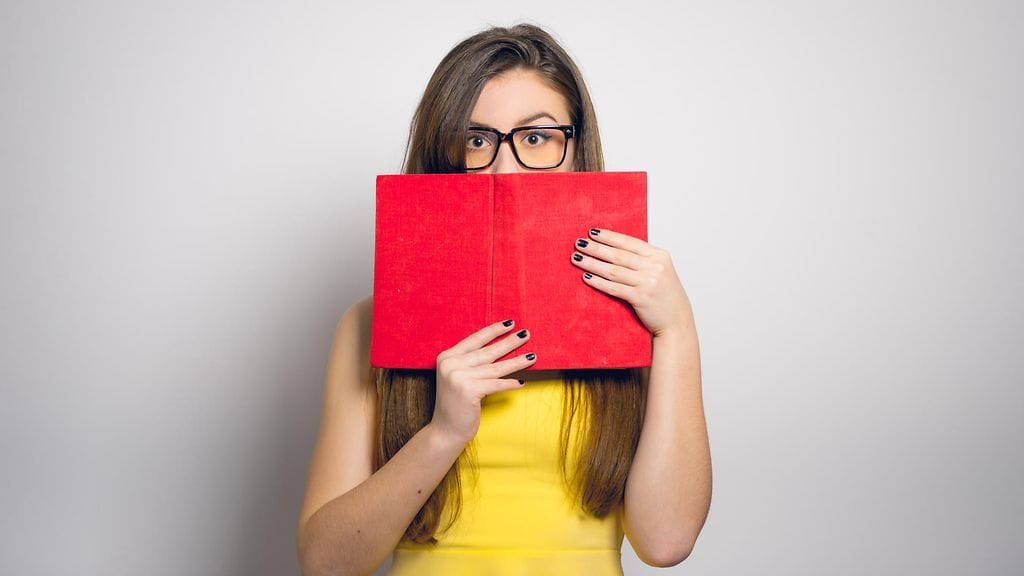 Introvertti ei ole välttämättä ujo tai antisosiaalinen, vaikka ihmisten seurasta voi välillä uupuakin.