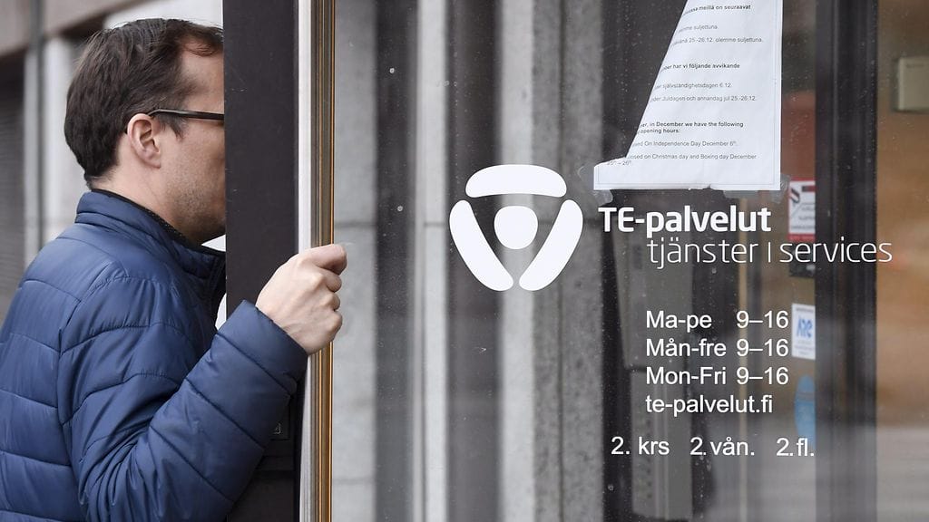 Työttömyys on vähentynyt, mutta kokonaisuutena työttömien määrä on yhä erittäin korkea.