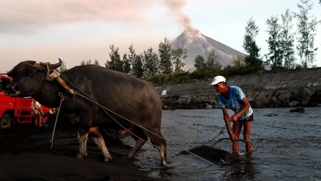 AOP Mayon tulivuori Filippiinit (2)