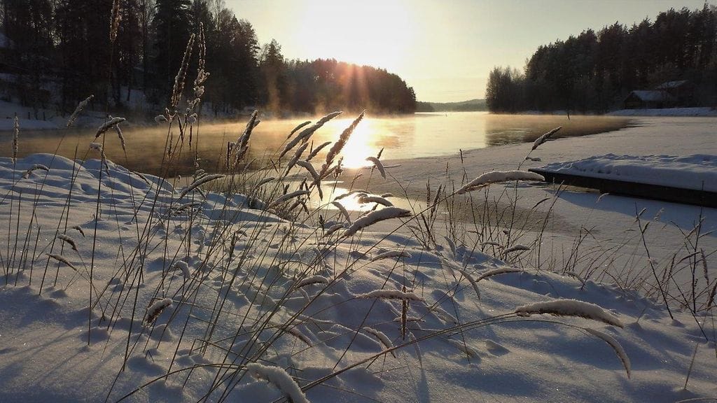 Tällaiselle kirkkaan kauniille pakkassäälle saamme pian heittää hyvästit. Lukijan kuva Vaajakoskelta Jyväskylästä.