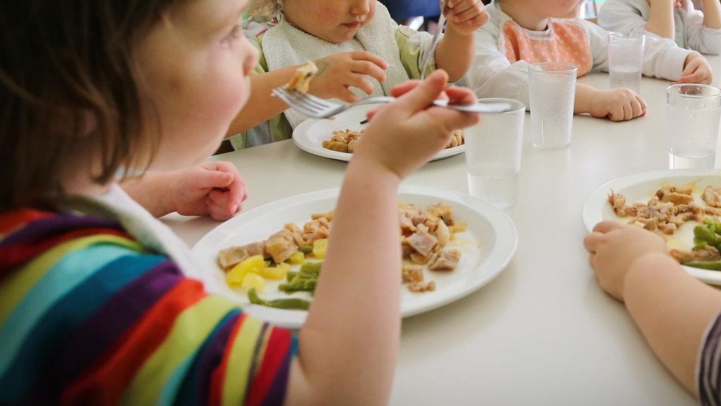 Lapsuuden ruokatottumukset ja makumieltymykset kantavat pitkään.