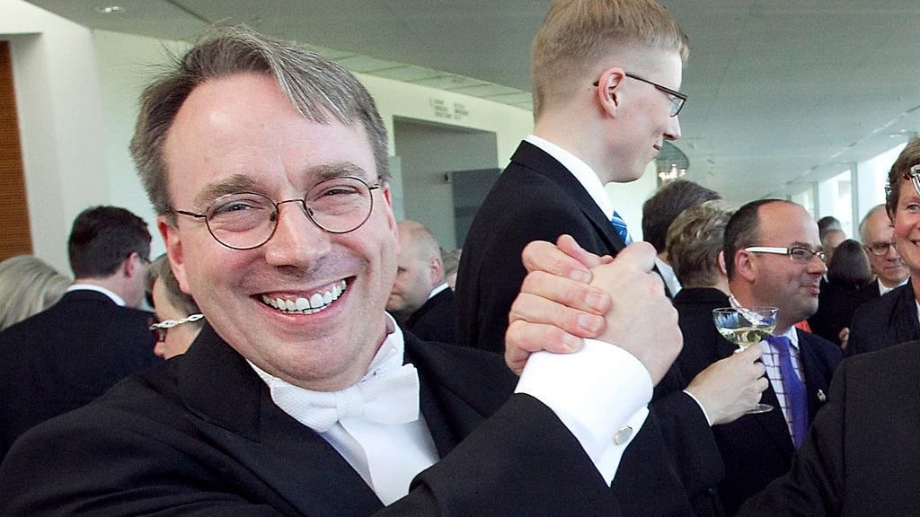 Linus Torvalds kieltää, että olisi jäämässä  projektista pois kokonaan.