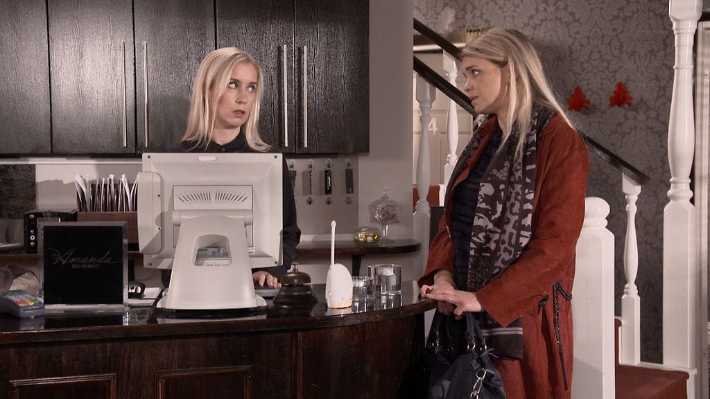 3315 04 camilla monica