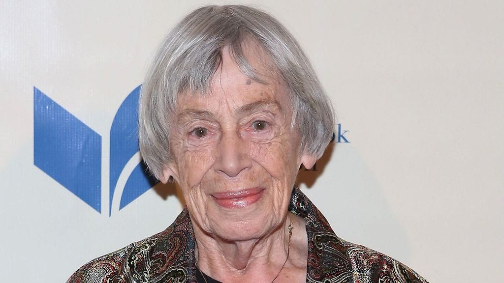 Ursula K. Le Guinin läpimurto tapahtui vuonna 1969 romaanilla Pimeyden vasen käsi, josta hän voitti tieteiskirjallisuuden Hugo- ja Nebula-palkinnot.