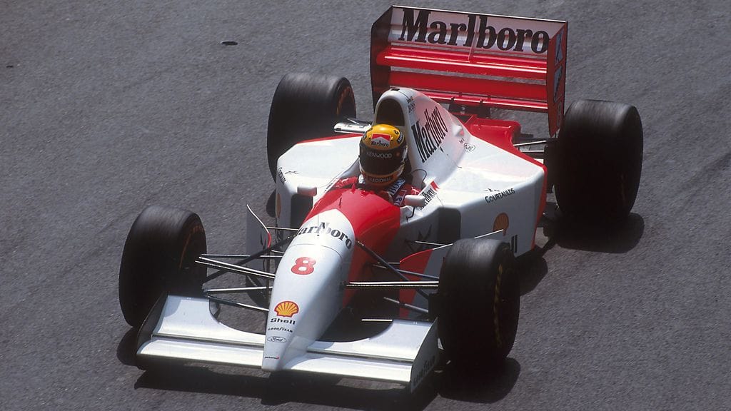 Ayrton Senna huutokaupattavassa McLaren-autossa Monacon radalla toukokuussa 1993.