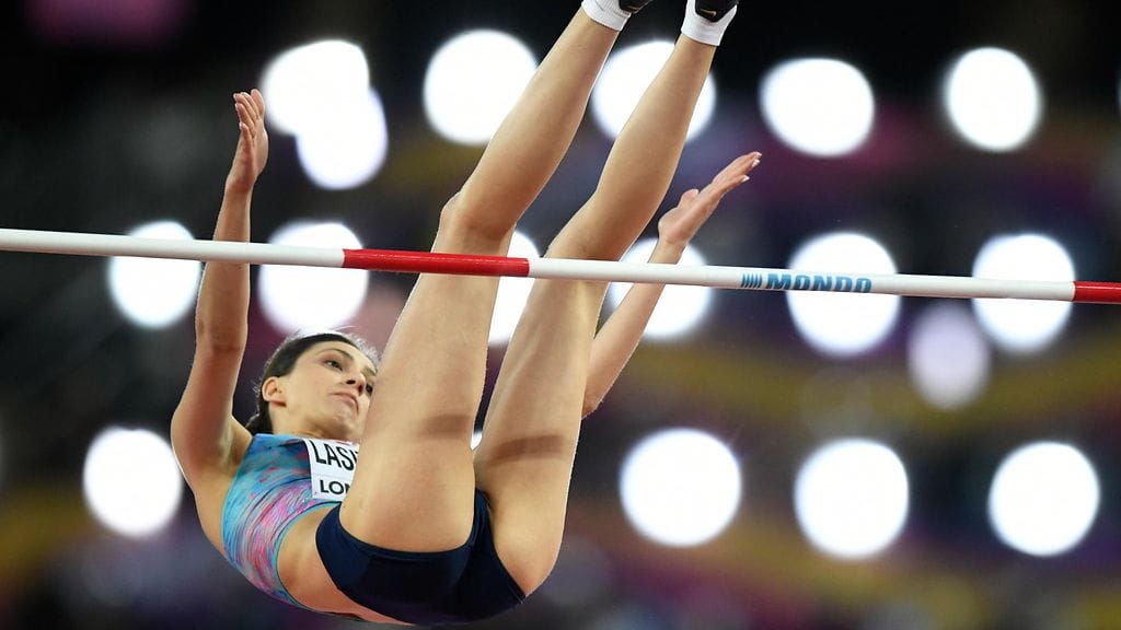 Marija Lasitskene voitti viime kesänä uransa toisen ulkoratojen maailmanmestaruuden Lontoossa. Hän kuuluu kilpailuoikeuden täksi vuodeksi saaneiden urheilijoiden joukkoon.