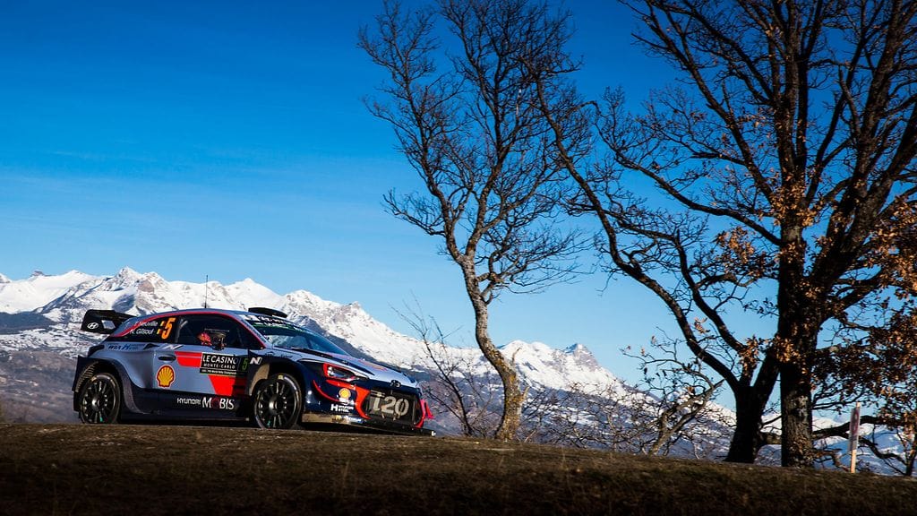 Hyundain Thierry Neuville keskiviikkona vauhdissa Monte Carlon testierikoiskokeella.