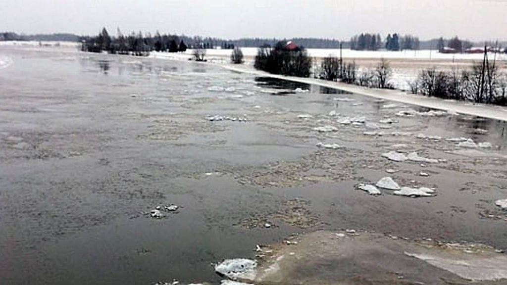 Kuvituskuvassa Kokemäenjoen keskiosan hyydepatoja.