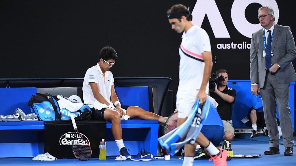 Hoidot eivät auttaneet Hyeon Chungia ottelussa Roger Federeriä vastaan.