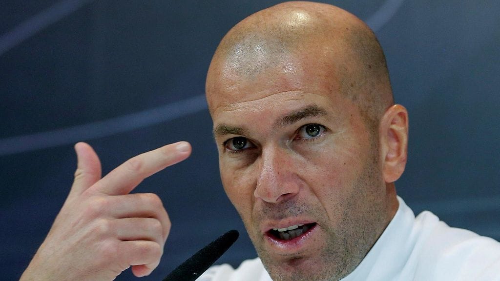 Paine Zinedine Zidanen ympärillä kasvaa.