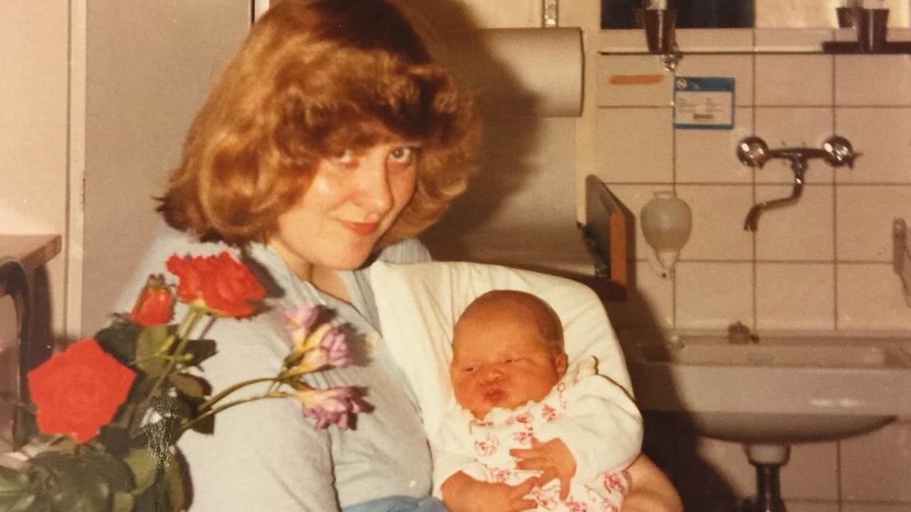 Sonja Tähtinen on yksi onnen vuonna 1983 syntyneistä lapsista. Hän syntyi Pirkanmaalaisen perheen toiseksi lapseksi, isoveli oli 2-vuotias.