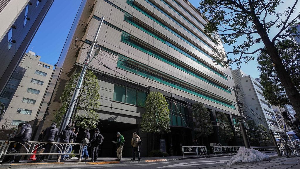 Median edustajat kerääntyivät tänään Coincheckin toimiston eteen Tokiossa kuulemaan varkaudesta.