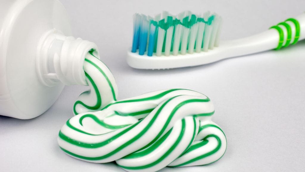 Muun muassa kerta toisensa perään auki jätetty hammastahnatuubi ärsytti aviomiestä siinä määrin, että hän päätti pyytää kirjaillisesti vaimoa muuttamaan toimintatapojaan.