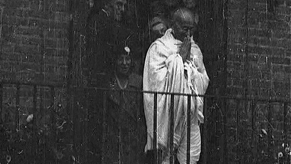 Gandhin kuolemaksi koitui lopulta hindu, joka ampui miehen, koska ei uskonut tämän ideologiaan.