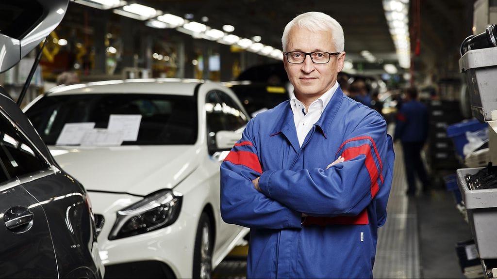 Toimitusjohtaja Ilpo Korhonen (kuvassa) jättää Valmet Automotiven. Taustalla Mercedes-Benzin GLC-katumaastureita.