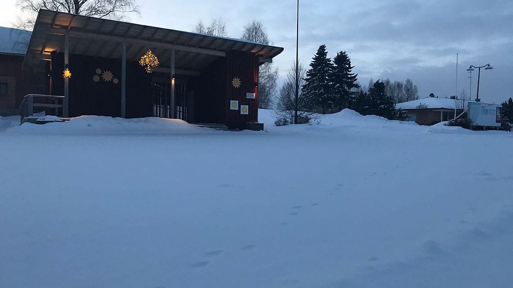 Kuva Kesälahden torilta, josta nuoret löysivät muistisairaan harhailemasta.
