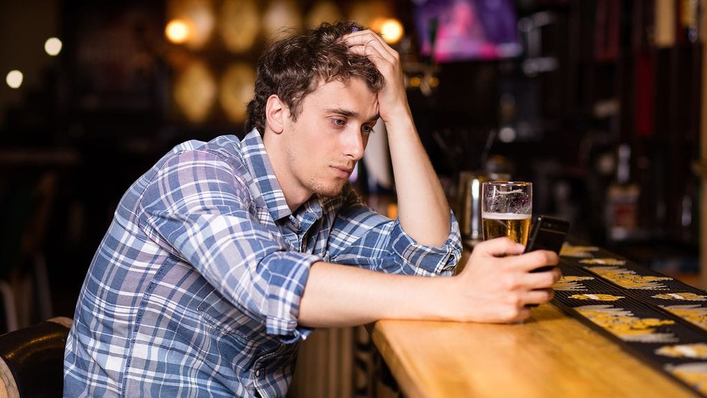 odottaa tekstiviestiä