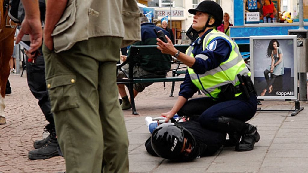 Vanhempi konstaapeli Niina Pulli Helsingin poliisista on taltuttanut ahvenanmaalaisryöstäjän. (Thomas Jonsson / Ålandstidningen)