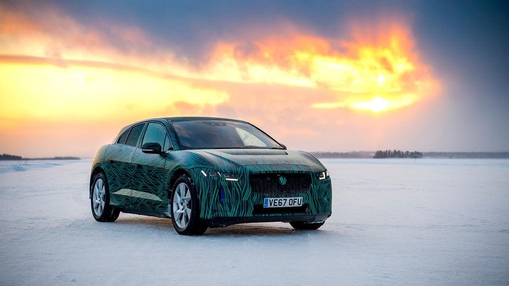 Jaguar I-Pace esitellään tasan kuukauden päästä. Kuvassa auton konseptiversio.