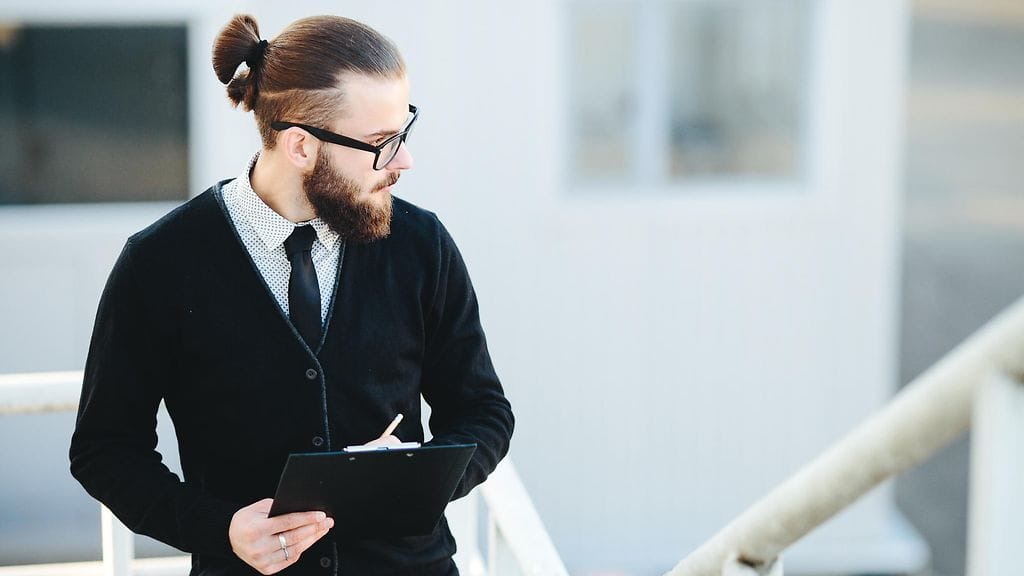 Lisää työpäivääsi pieniä seisomisen hetkiä! Kuvituskuva.