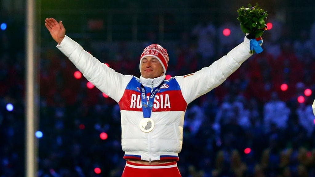 Aleksandr Legkov juhlii Sotshin olympiakultaa 2014.