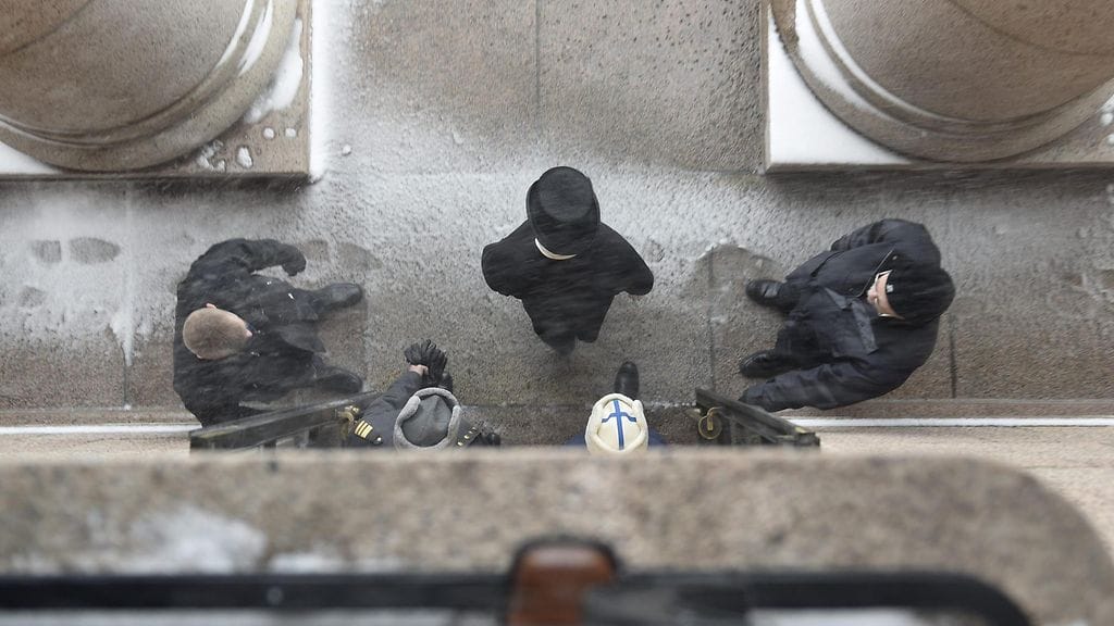 Tasavallan presidentti Sauli Niinistö (kesk.) saapuu tarkastamaan kunniakomppanian - Tasavallan presidentti Sauli Niinistö antoi juhlallisen vakuutuksen eduskunnassa Helsingissä 1. helmikuuta 2018.