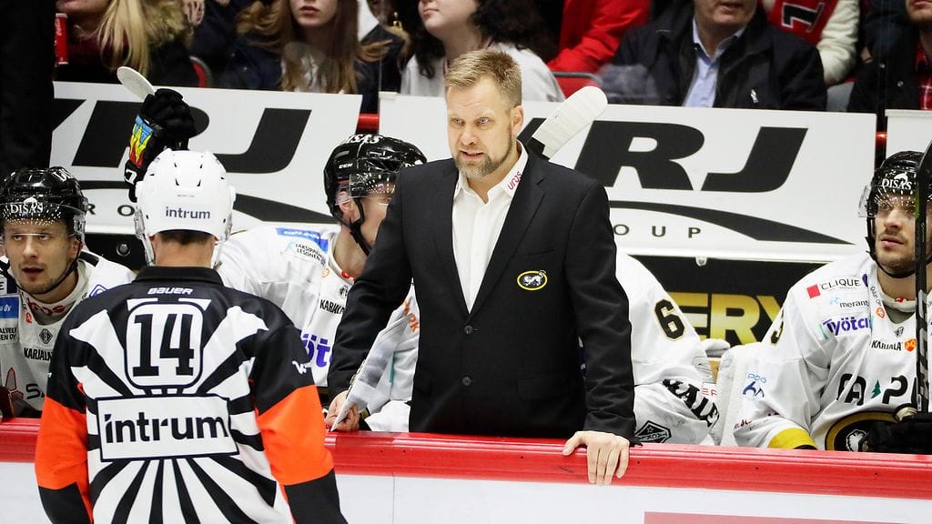 Mikko Manner johtaa Kärppiä sarjakärjessä.