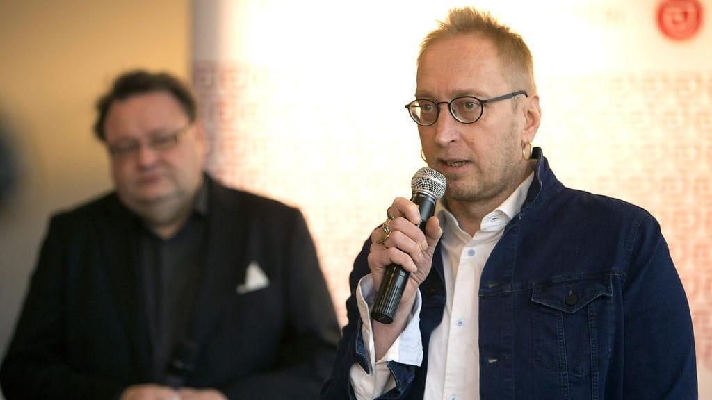 ampereen Työväen Teatterin teatterinjohtajaksi on valittu 1.1.2019 alkaen teatteriohjaaja, kirjailija ja teatterinjohtaja Otso Kautto (oik.) vasemmalla teatterin hallituksen puheenjohtaja Kai Hintsanen.