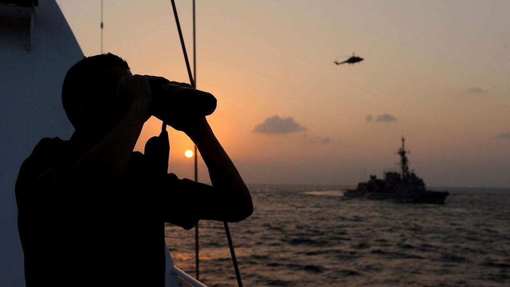 Kuvituskuva. Ranskan laivaston arkistokuvaa merirosvojen vastaisesta operaatiosta Afrikan rannikolta.