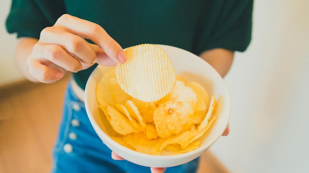 Kehitteillä olevat sipsit lupaavat tehdä herkkujen syömisestä vähemmän sottaista ja äänekästä puuhaa.