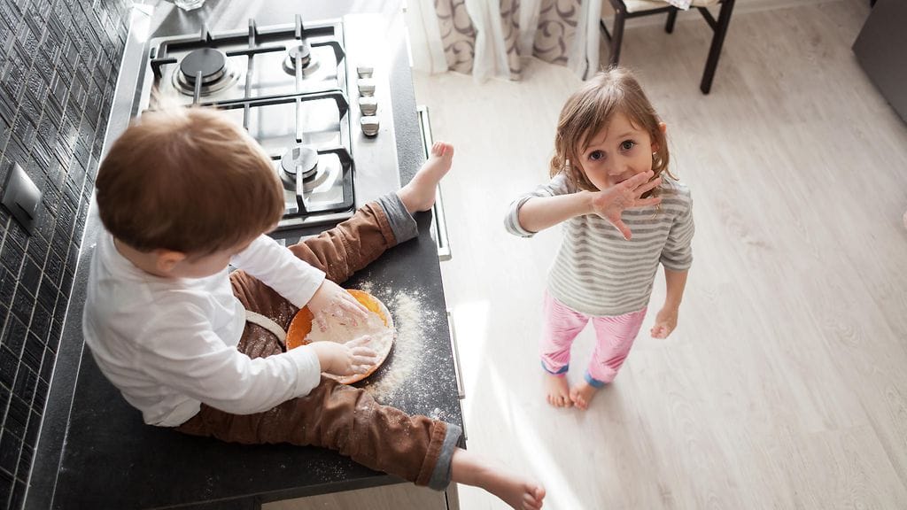 Sara Zaske listasi The Chicago Tribune -lehdelle ristialttiita tapoja, joita hän näki saksalaisvanhempien harrastavan. Kuvituskuva.