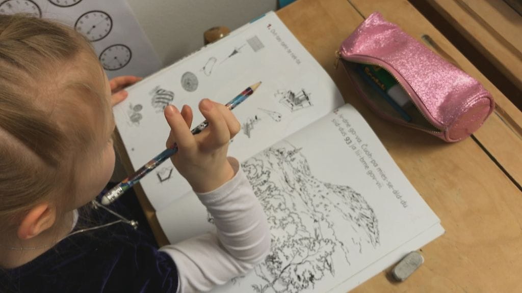 saamelainen-esikoulu-lukeminen