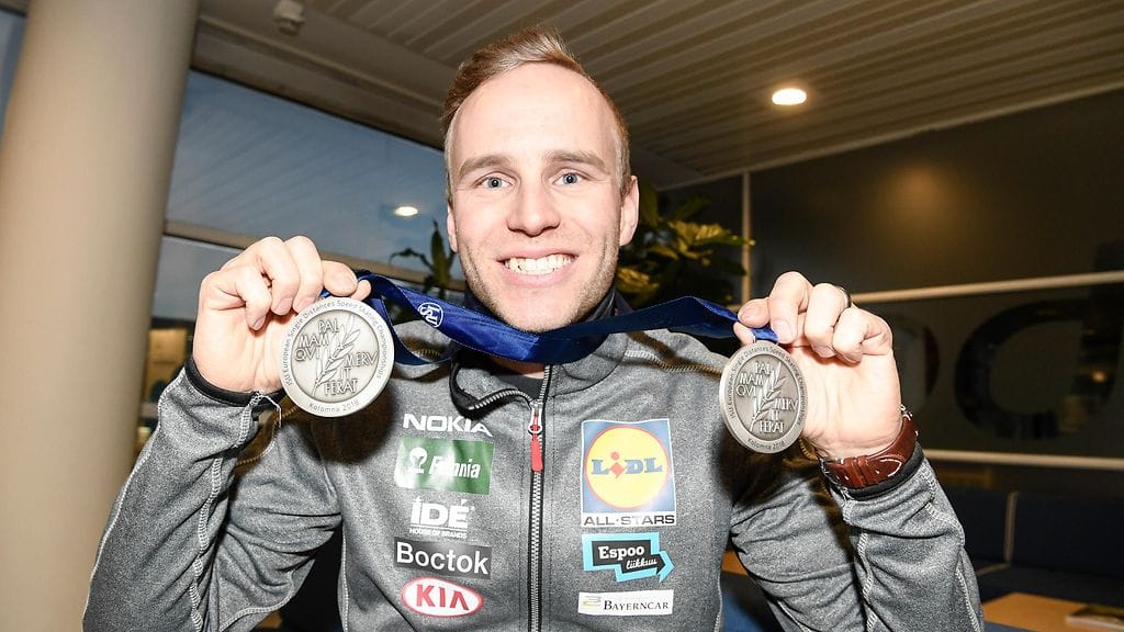 Pikaluistelija Mika Poutala testasi kaikki Suomen olympiajoukkueen edustusvaatteet.