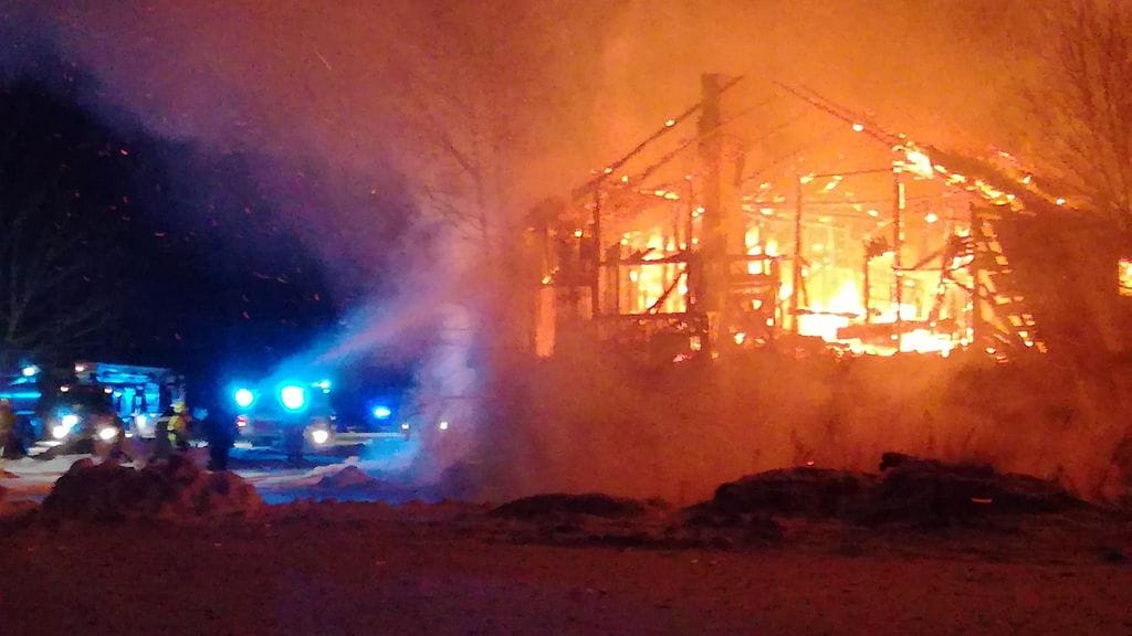 Varsinais-Suomen pelastuslaitos ja Hätäkeskuslaitos ovat tiedottaneet palosta Twitterissä.