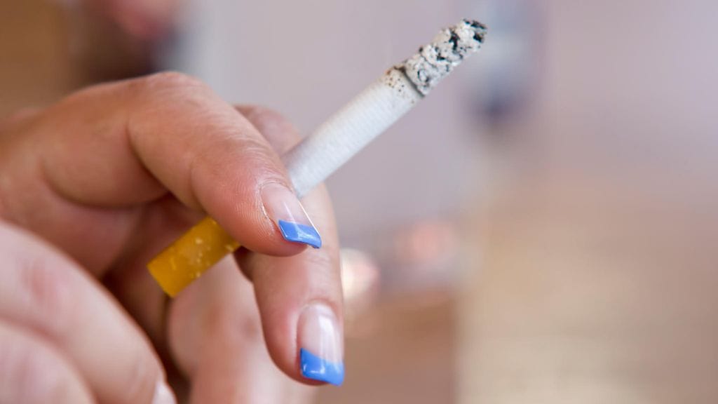 Tupakointi aiheuttaa syöpää, sydän- ja verisuonitauteja sekä lukuisia muita sairauksia.