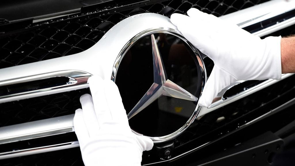 Mercedes-Benz sai tuta kiinalaisten raivon siteerattuaan mainoksessaan Dalai Lamaa.