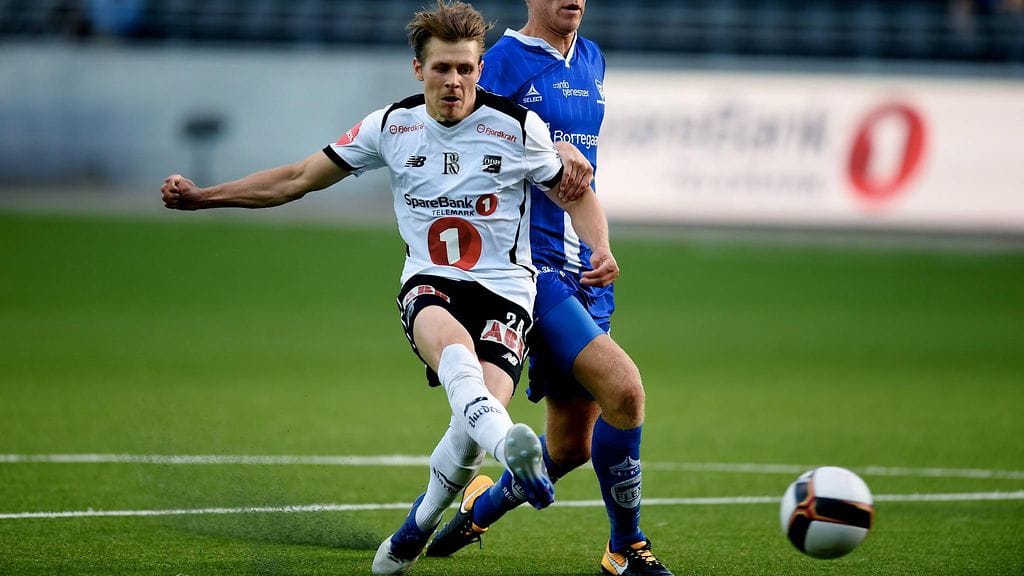 Riku Riski (edessä) siirtyy Norjasta Veikkausliigaan ja HJK:n paitaan.