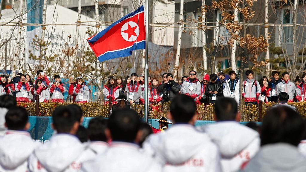 Pohjois-Korean lippu nousee salkoon olympialaisissa.