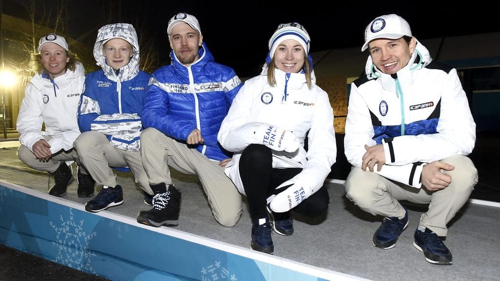 Rene Rinnekangas, Peetu Piiroinen, Roope Tonteri, Enni Rukajärvi ja Kalle Järvilehto laskevat olympialaisten slopestylessa.