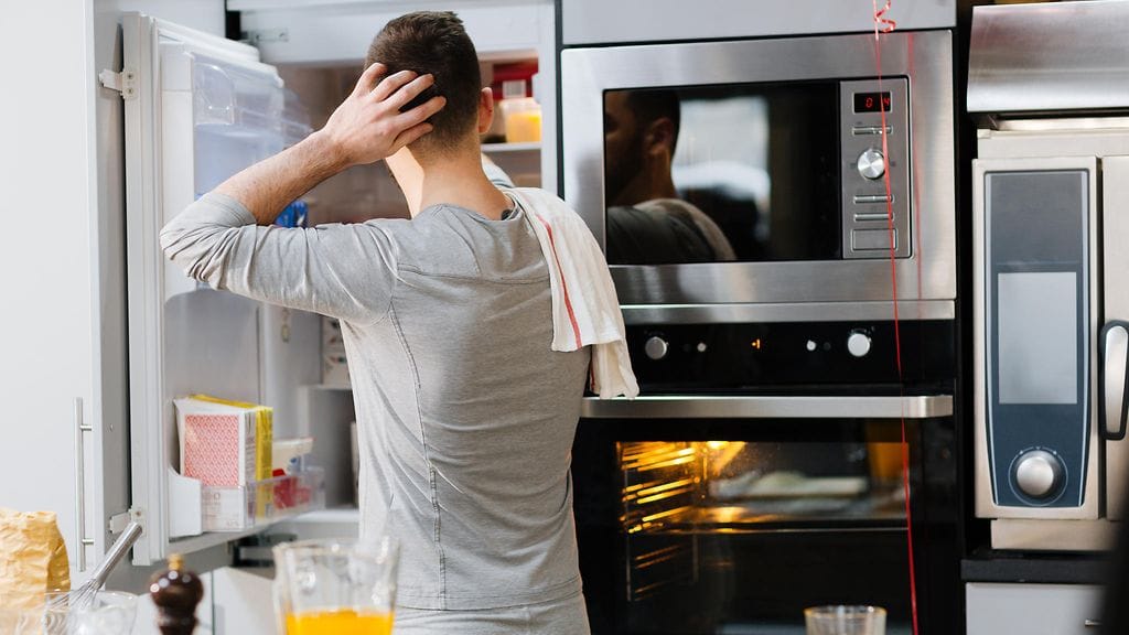 Tutkijoiden mukaan hyvin ylipainoiset laihduttajat joutuvatkin kamppailemaan lisääntyneen näläntunteen kanssa pitkiä aikoja. Kuvituskuva.
