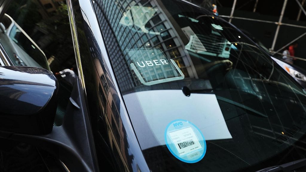 Yhdysvaltalaistutkimus paljasti palkkaeroja mies- ja naispuolisten Uber-kuskien välillä.