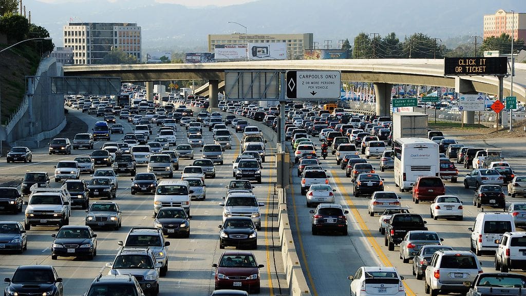 Los Angeles on maailman ruuhkaisin kaupunki. Yhdysvalloissa käytetyt kulutustestit perustuvat Los Angelesin liikenteeseen, mutta vuodelta 1972.